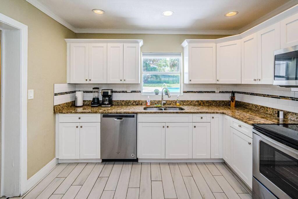 タンパ Beautiful Pool House In Old Seminole Heights!ヴィラ エクステリア 写真