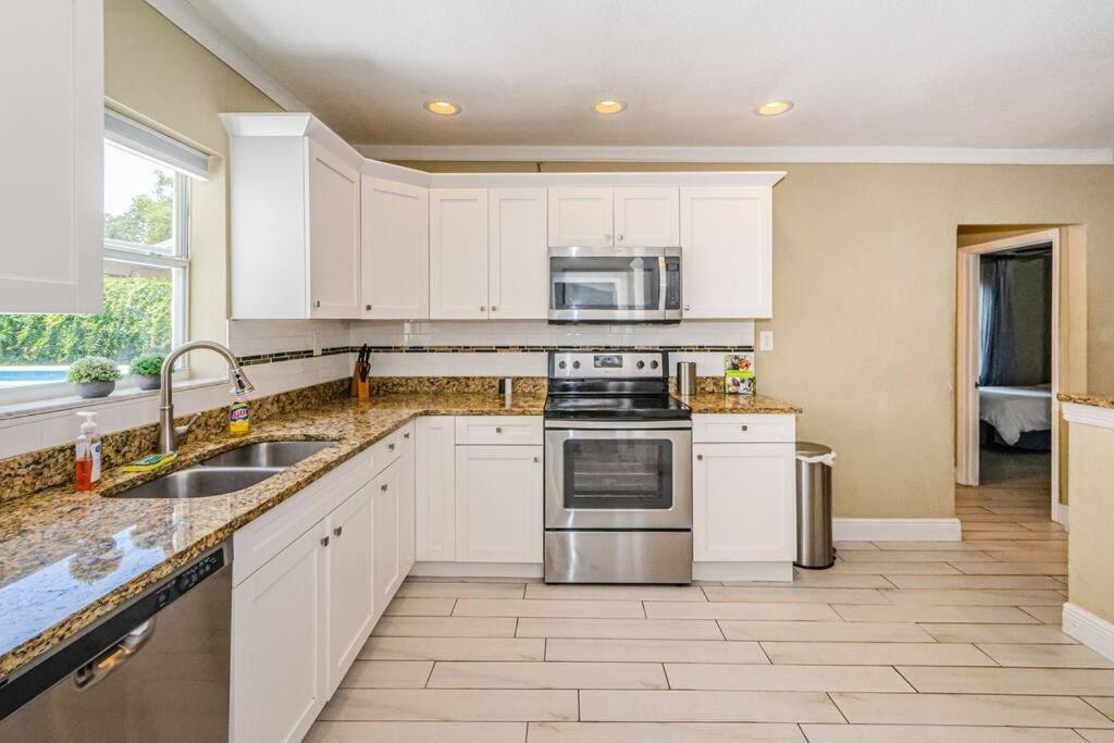 タンパ Beautiful Pool House In Old Seminole Heights!ヴィラ エクステリア 写真